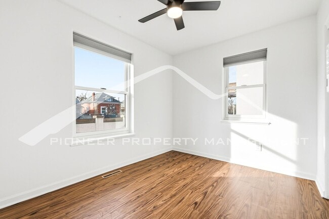 Building Photo - Charming Home with Washer/Dryer and Fenced Yard