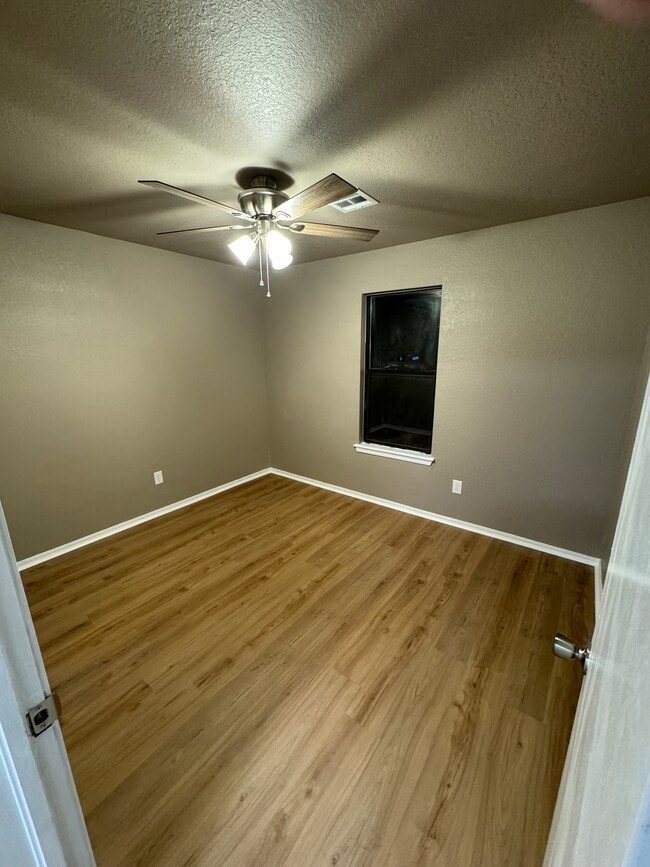 Building Photo - 722 Stonecroft Cir