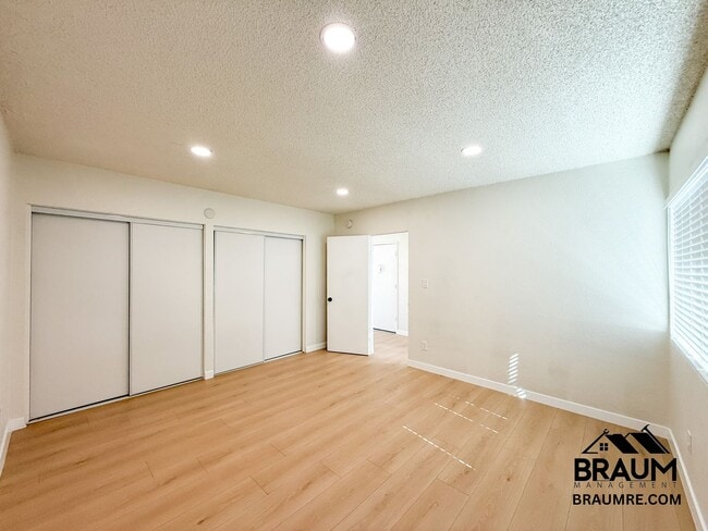 Building Photo - 4636 Laurel Canyon Blvd