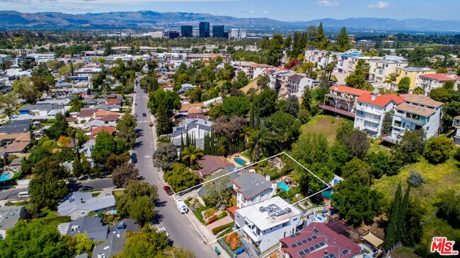 Building Photo - 5176 Don Pio Dr