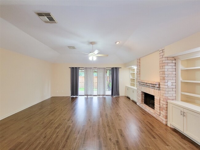 Building Photo - 12800 Briar Forest Dr
