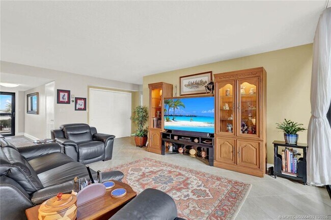 Building Photo - 10410 S Ocean Dr