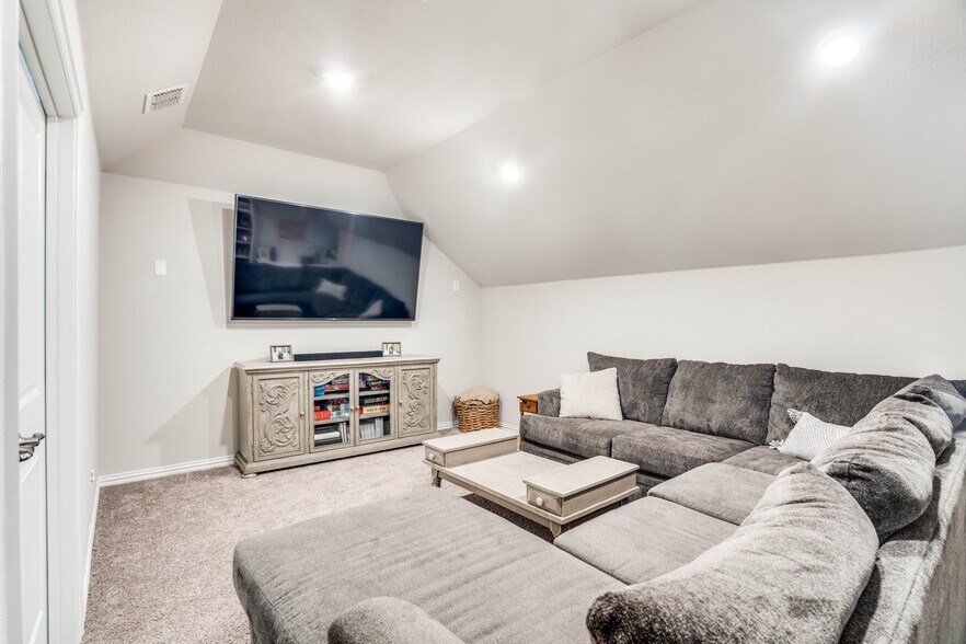Building Photo - 9759 Hickory Hill Rd