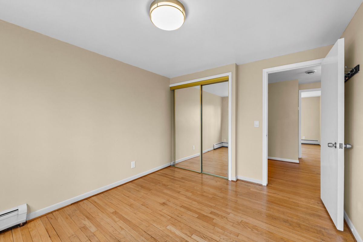 Building Photo - 2616 Douglas Dr