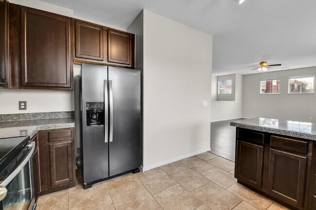 Building Photo - $1,800 - 1 Bed, 1.5 Bath Condo in Denver with In Unit Laundry in Great Location!