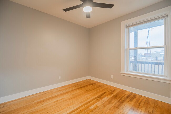 Building Photo - 2422 W Fargo Ave