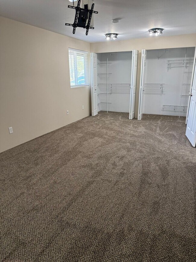 Building Photo - 870 Spurlock St