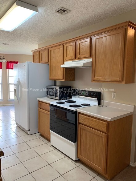 Building Photo - 1612 Cresent St