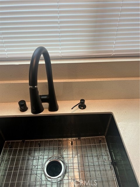 Building Photo - 1126 E Arcadia Ct