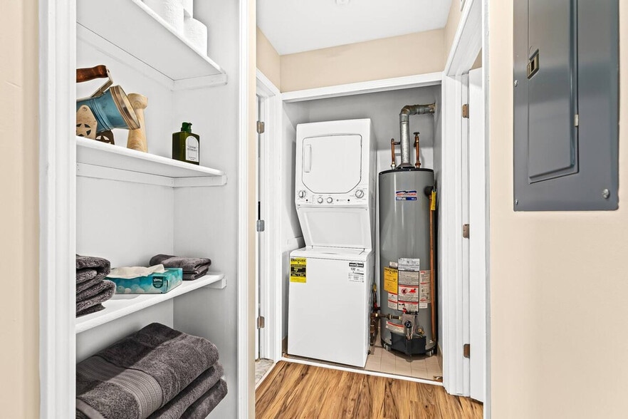 Building Photo - 18340 Mesle St