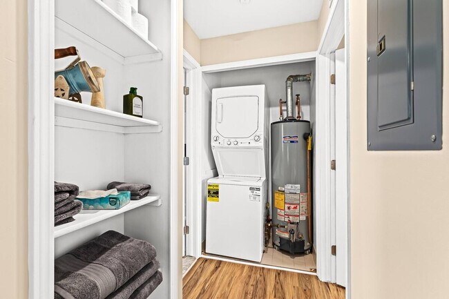 Building Photo - 18340 Mesle St