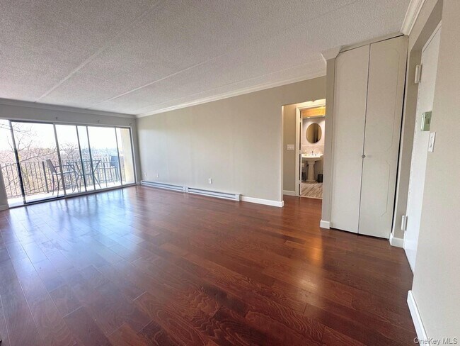 Building Photo - 128 Colonial Pkwy