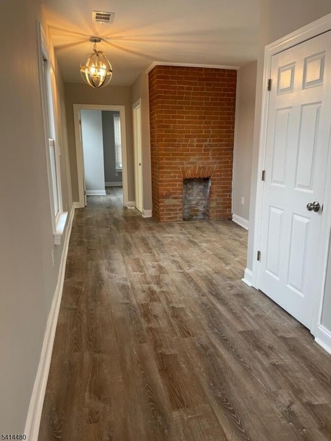 Building Photo - 64 Maple Ave