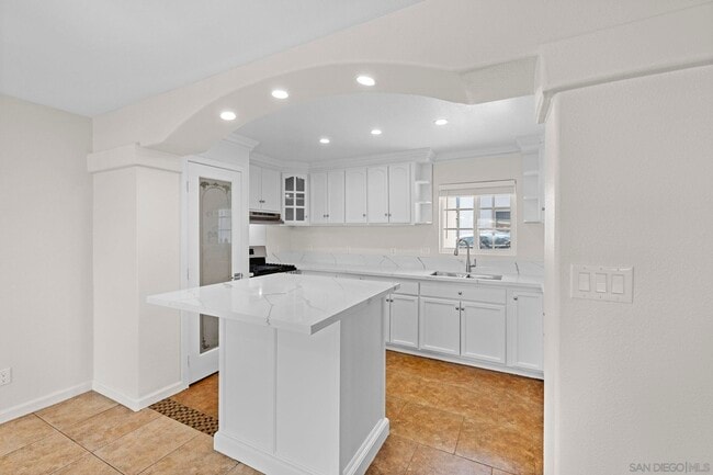 Building Photo - 1749 Dahlia Ave