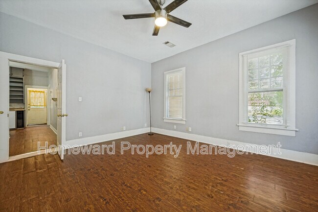 Building Photo - 904 W Hickory St