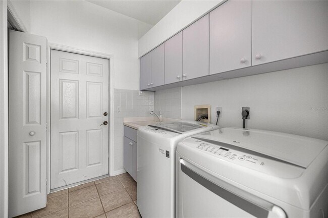 Building Photo - 482 W Fenway Dr