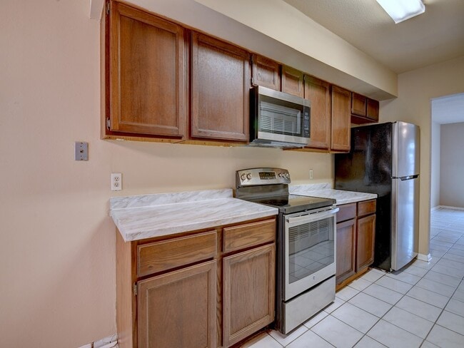 Building Photo - 6330 Creekbend Dr