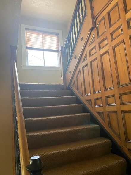 stairs leading to second floor - 7131 Penn Ave