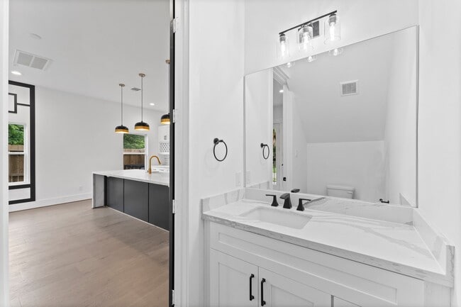 Building Photo - 4303 Buck St