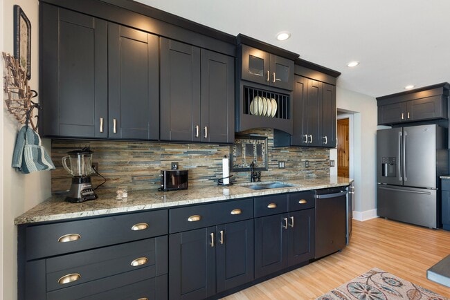 Building Photo - 21253 Lake George Blvd