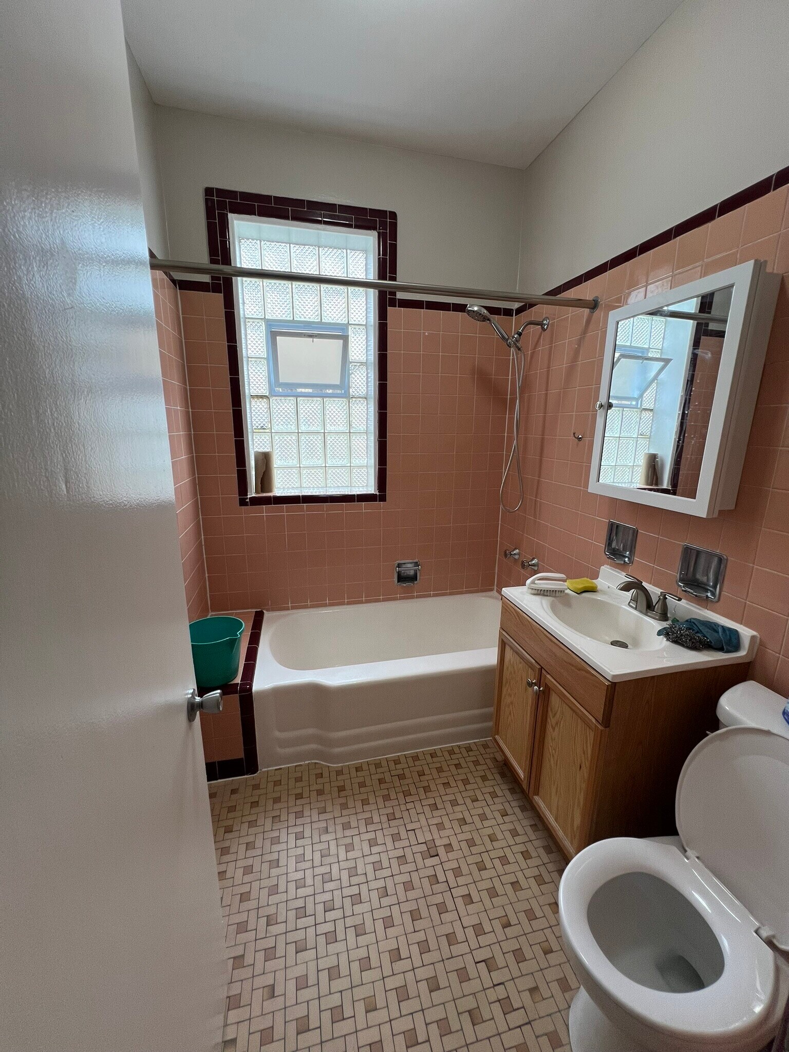 Building Photo - 4718 N Laramie Ave