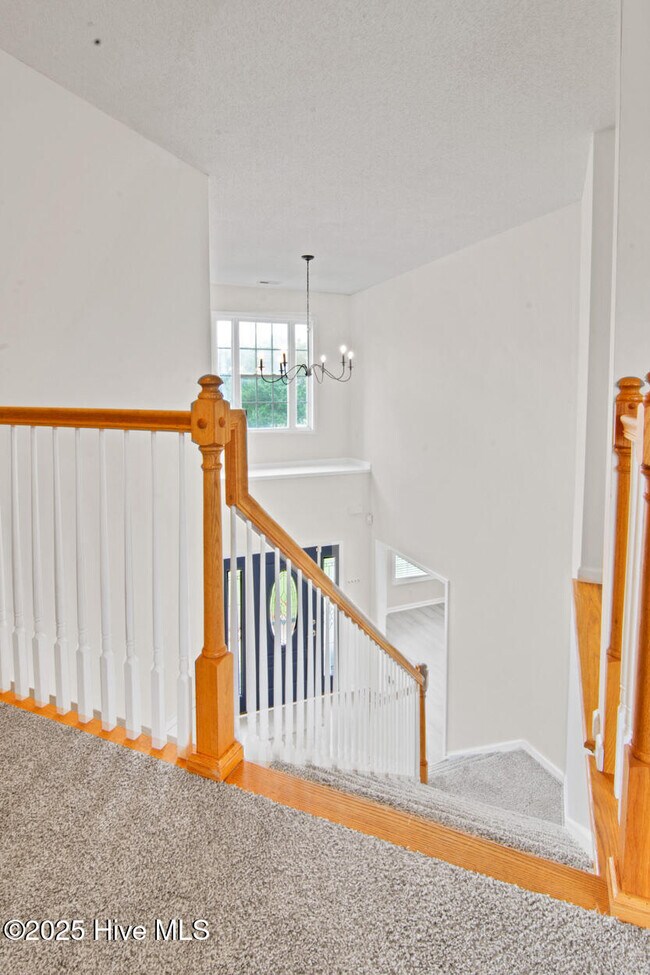 Building Photo - 817 Willbrook Cir
