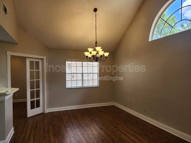 Building Photo - 575 Bloomington Ct