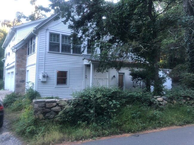 Building Photo - 14 Chestnut Hill Rd
