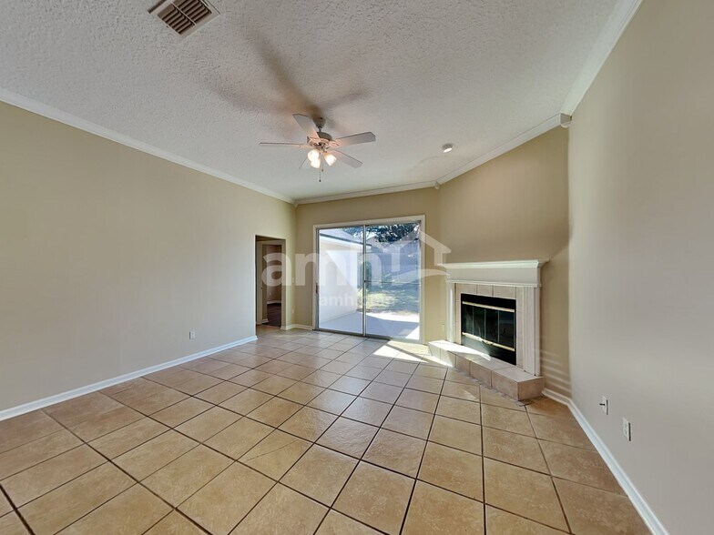 Building Photo - 1725 Dartmoor Ln