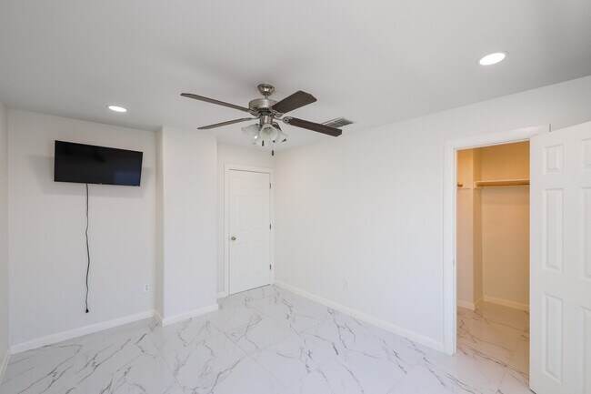 Building Photo - 12102 Ent Loop
