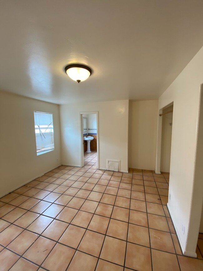 Building Photo - 6636 Del Playa Dr