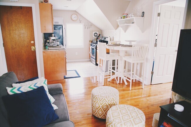 Eat In Kitchen - 12 Berkeley Ave