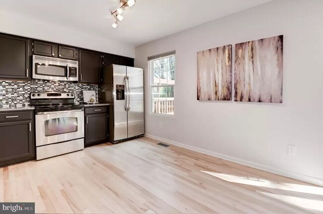Kitchen - 5519 Stroud Ct