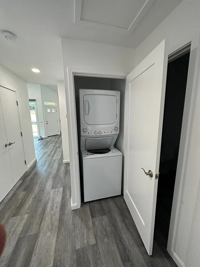 Building Photo - 3100 Puesta Del Sol Ct