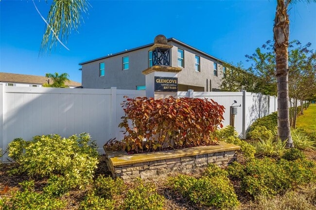 Building Photo - 621 Royal Empress Dr