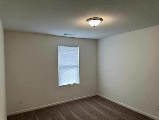 Building Photo - Manteca 5 Bedroom, 3 Bath Executive Style ...