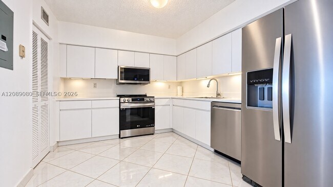 Building Photo - 9455 Collins Ave