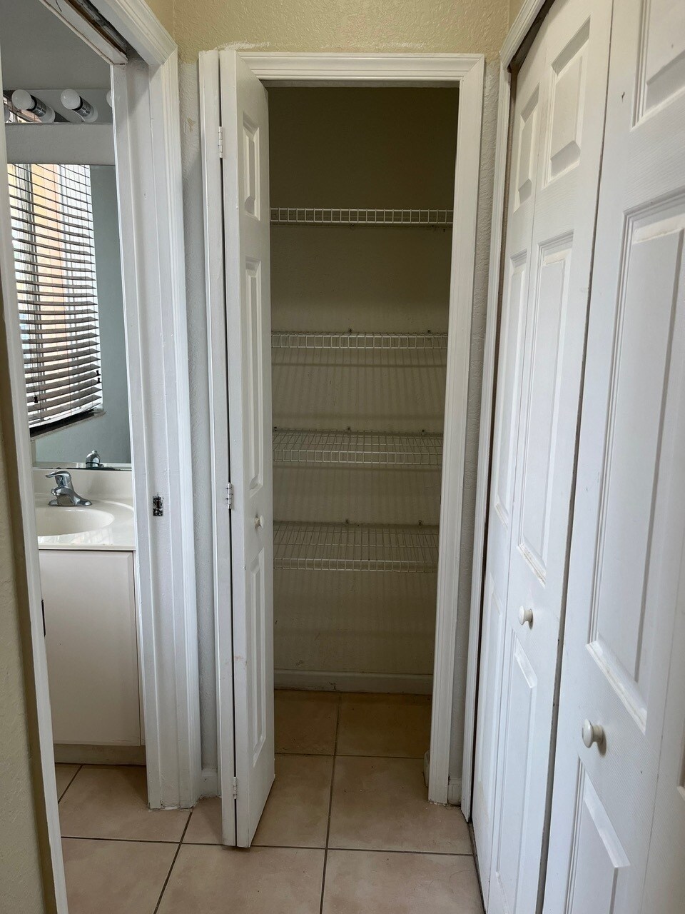 Building Photo - 2819 SE 15th Rd