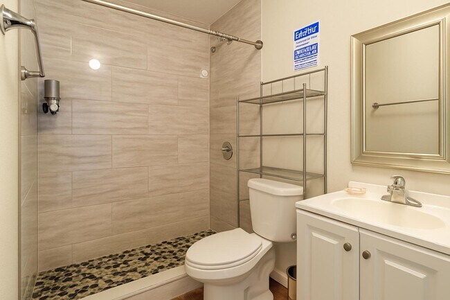 Building Photo - 6208 Pinewood Village Cir W