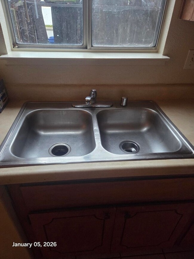 Building Photo - Great unit in a great neighborhood