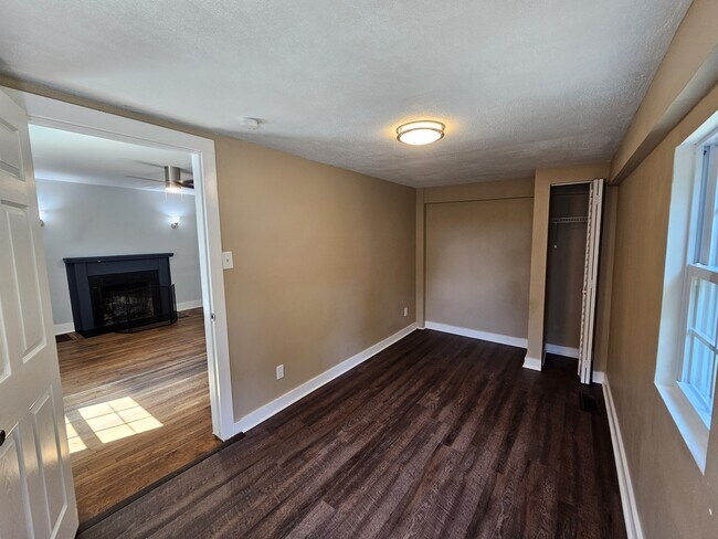 Building Photo - 6005 Medlin Heights Rd