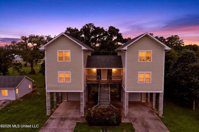 Building Photo - 153 Markham Dr
