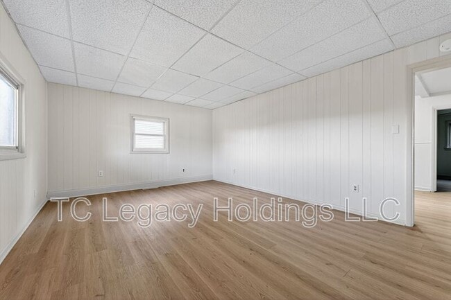 Building Photo - 1627 W Pike St