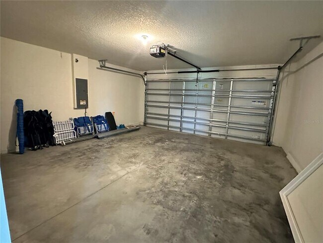 Building Photo - 2907 Rock Sound St