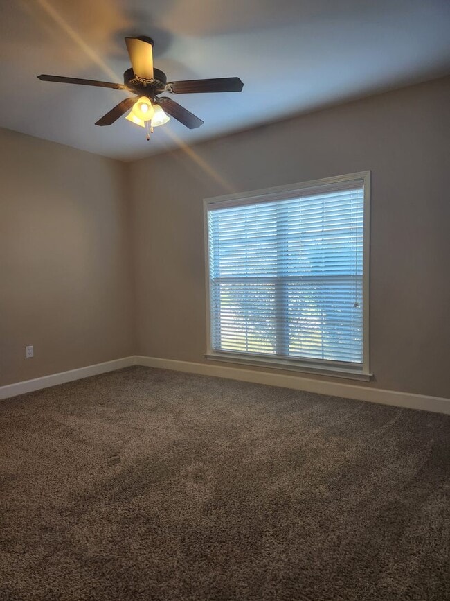 Building Photo - Fountain Crest Subdivision!