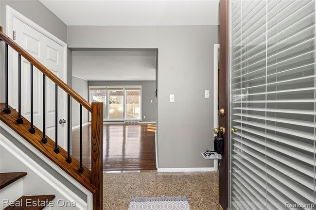 Building Photo - 556 Bloomfield Ct