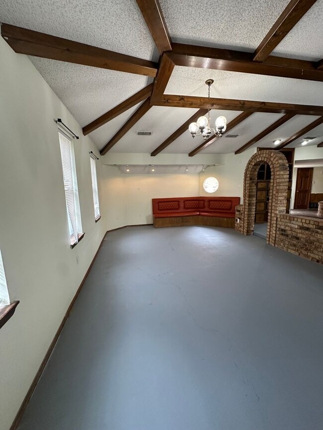 Building Photo - A Large 2 Bed with Sauna and walk in Jacuzzi! Large Rec Room!