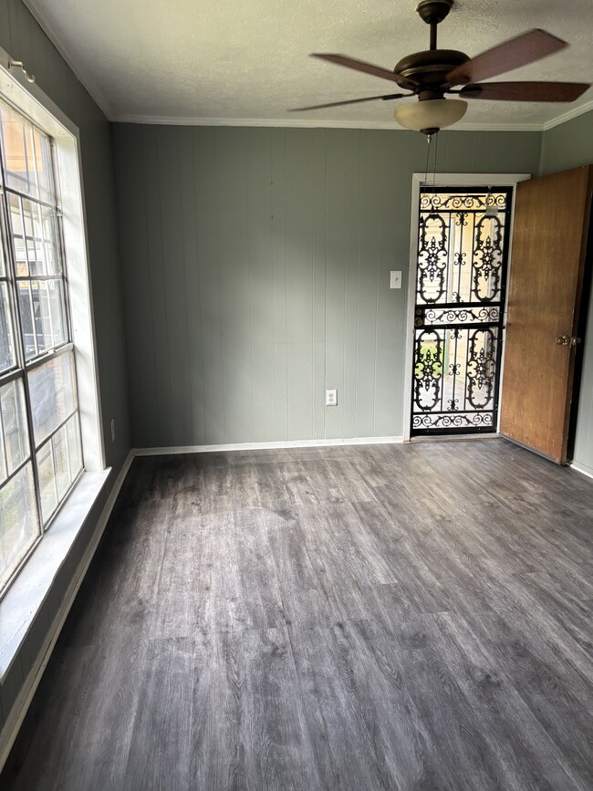 Building Photo - 622 Lake Glen Pl