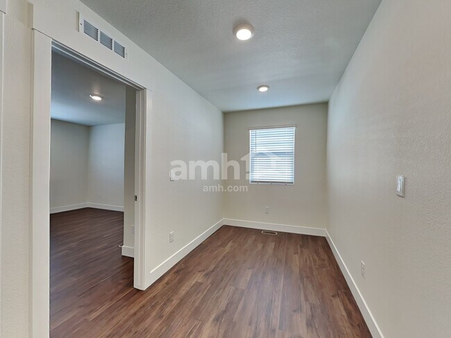 Building Photo - 3921 Wyedale Wy