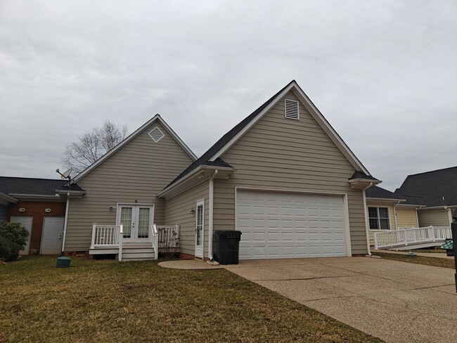 Building Photo - 55+ patio home in the Village of Powhatan